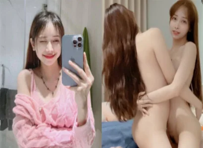 Lâm Thái Vy với cô bạn thân của mình móc bím trên nền tảng phát trực tiếp