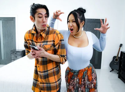 Đứa con trai cho mẹ kế xăm trổ hàng múp đạt cực khoái